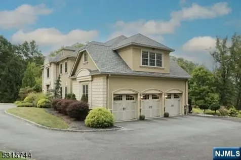 8 Pineview Boonton Township NJ 07005