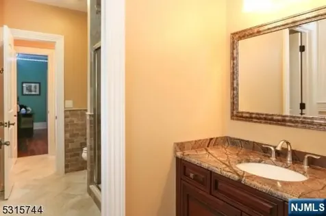 8 Pineview Boonton Township NJ 07005