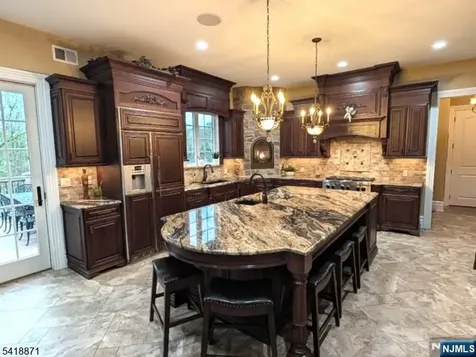 8 Pineview Boonton Township NJ 07005