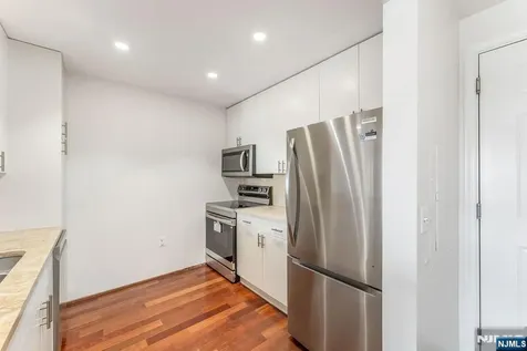 2305 City Place Edgewater NJ 07020