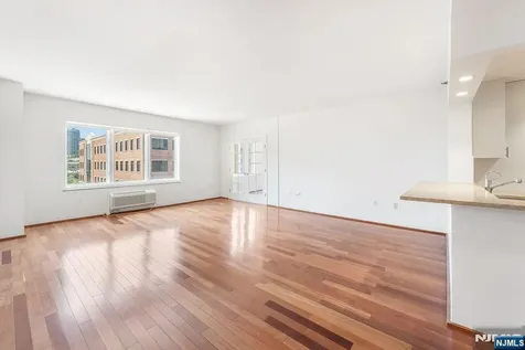 2305 City Place Edgewater NJ 07020