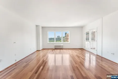2305 City Place Edgewater NJ 07020
