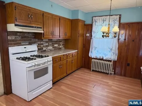 16 Beaver Avenue North Arlington NJ 07031