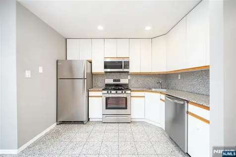 54 Chestnut Street Weehawken NJ 07086