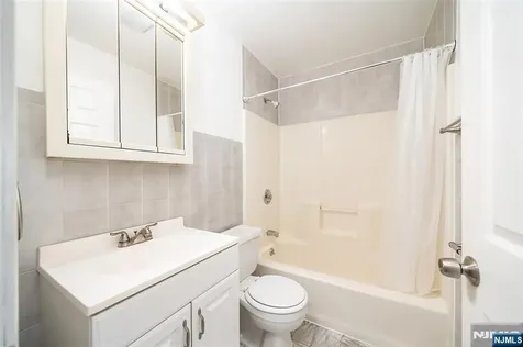 54 Chestnut Street Weehawken NJ 07086