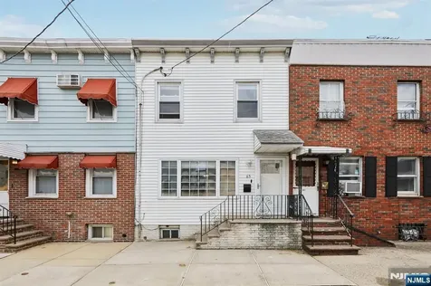 63 Garrison Street Newark NJ 07105