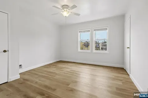 63 Garrison Street Newark NJ 07105