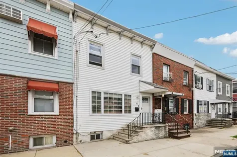 63 Garrison Street Newark NJ 07105