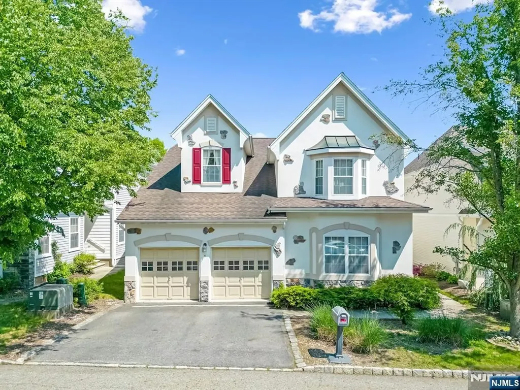 6 Boulder Run Oakland NJ 07436