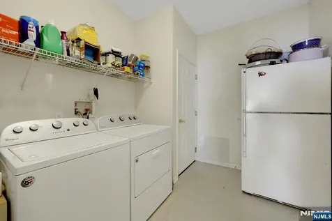 6 Boulder Run Oakland NJ 07436