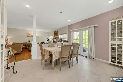 6 Boulder Run Oakland NJ 07436