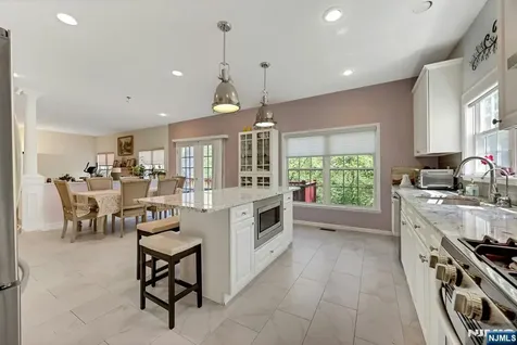 6 Boulder Run Oakland NJ 07436