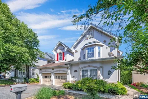 6 Boulder Run Oakland NJ 07436
