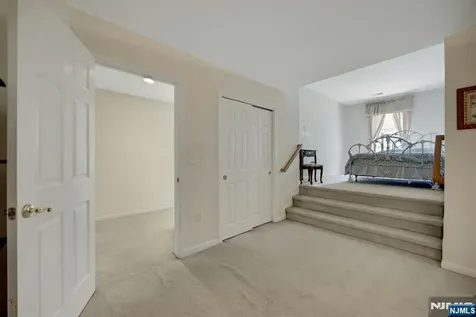 6 Boulder Run Oakland NJ 07436