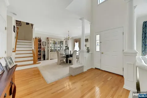 6 Boulder Run Oakland NJ 07436
