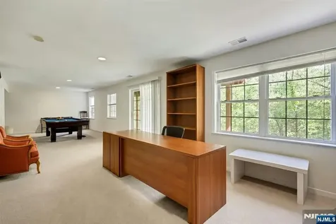 6 Boulder Run Oakland NJ 07436