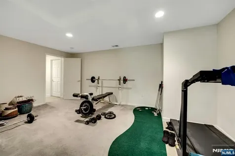 6 Boulder Run Oakland NJ 07436