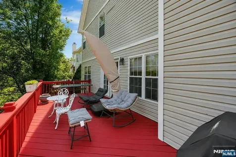 6 Boulder Run Oakland NJ 07436