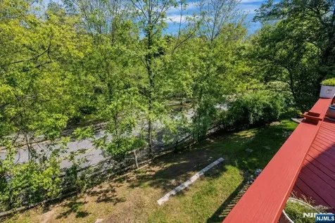6 Boulder Run Oakland NJ 07436