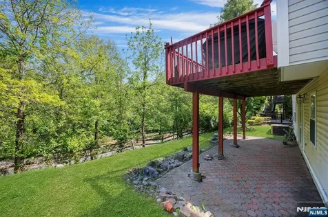 6 Boulder Run Oakland NJ 07436