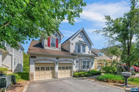 6 Boulder Run Oakland NJ 07436