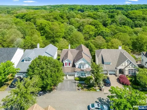 6 Boulder Run Oakland NJ 07436