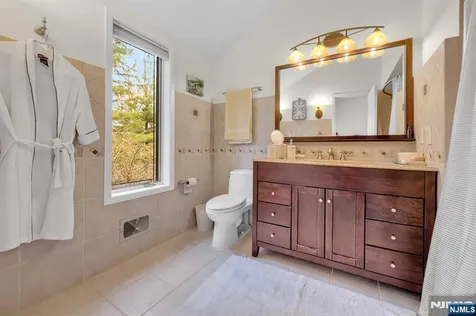 37 Berkshire Road Woodcliff Lake NJ 07677