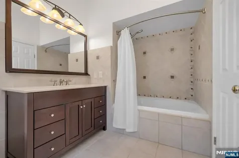 37 Berkshire Road Woodcliff Lake NJ 07677
