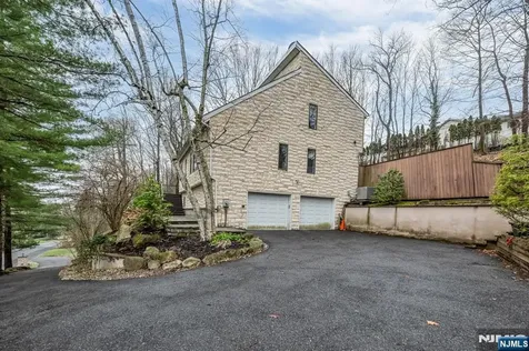 37 Berkshire Road Woodcliff Lake NJ 07677