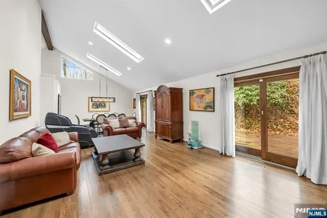 37 Berkshire Road Woodcliff Lake NJ 07677