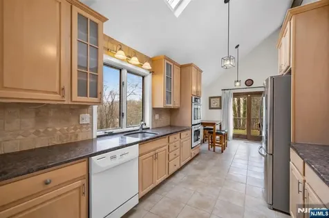 37 Berkshire Road Woodcliff Lake NJ 07677