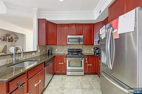 15-19 Tichenor Newark NJ 07112