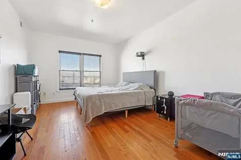 15-19 Tichenor Newark NJ 07112