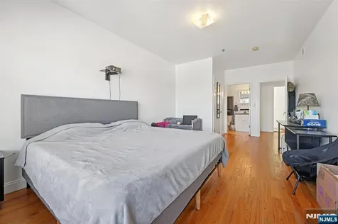 15-19 Tichenor Newark NJ 07112