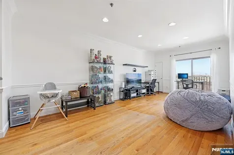 15-19 Tichenor Newark NJ 07112