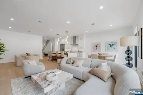 27 Feldman Court Paramus NJ 07652