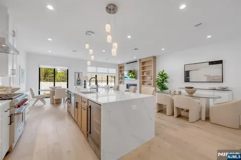 27 Feldman Court Paramus NJ 07652