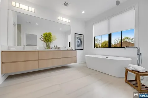 27 Feldman Court Paramus NJ 07652