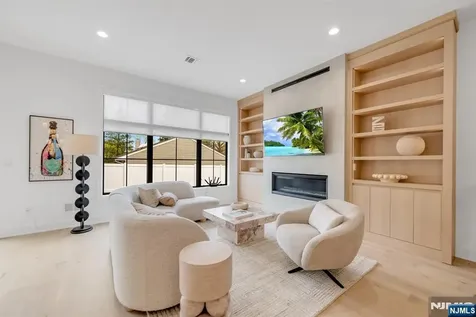 27 Feldman Court Paramus NJ 07652