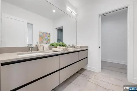 27 Feldman Court Paramus NJ 07652