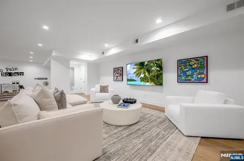 27 Feldman Court Paramus NJ 07652