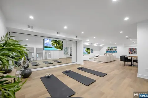 27 Feldman Court Paramus NJ 07652