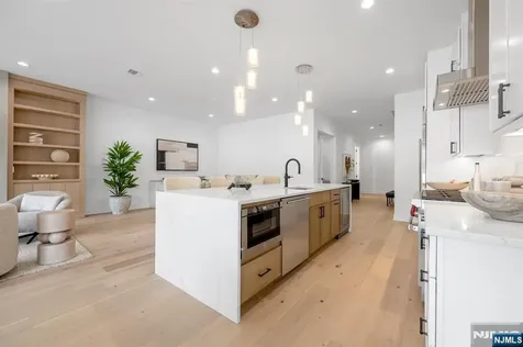 27 Feldman Court Paramus NJ 07652