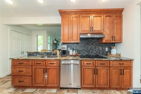 18 Evergreen Drive Lincoln Park Borough NJ 07035