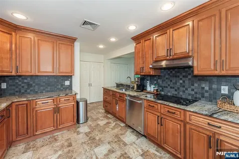 18 Evergreen Drive Lincoln Park Borough NJ 07035