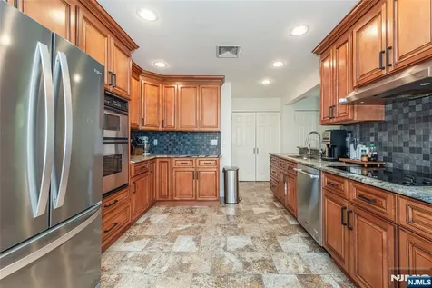 18 Evergreen Drive Lincoln Park Borough NJ 07035