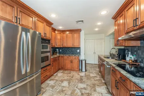 18 Evergreen Drive Lincoln Park Borough NJ 07035