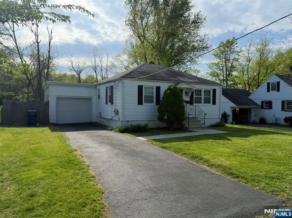10 Lake Drive Mendham Borough NJ 07945