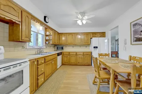 522 Helena Avenue Wyckoff NJ 07481