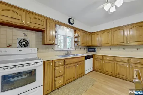 522 Helena Avenue Wyckoff NJ 07481